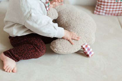 groot teddykussen voor in kinderkamer