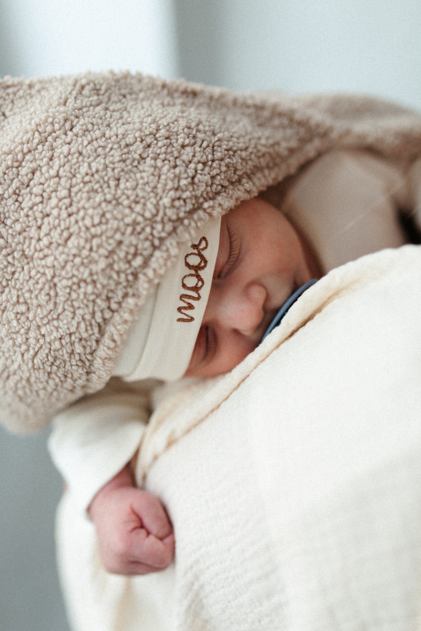 TEENY TINY BEANIE - COSY WHITE