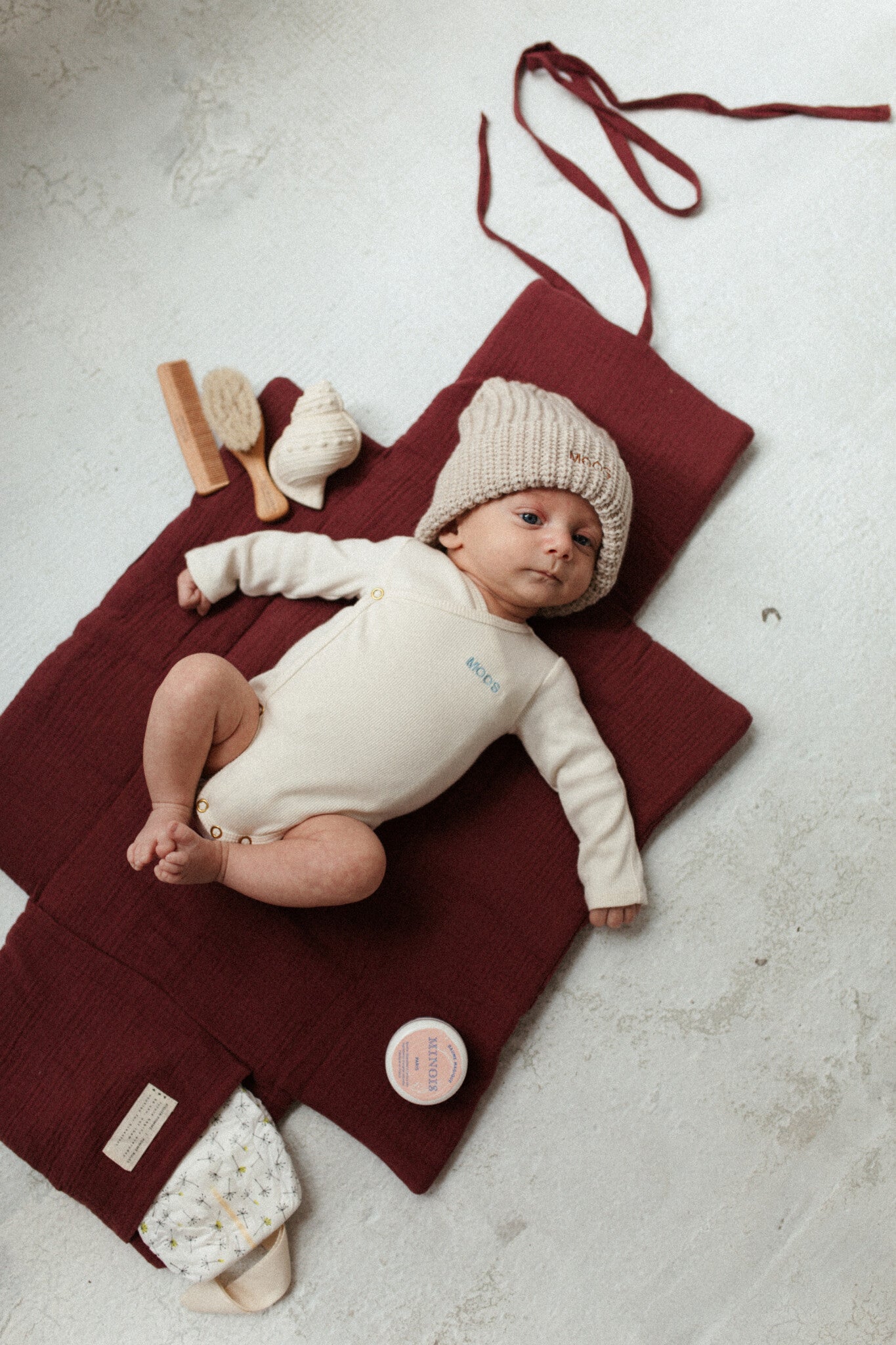 CHANGING PAD TO GO  - BURGUNDY BOO