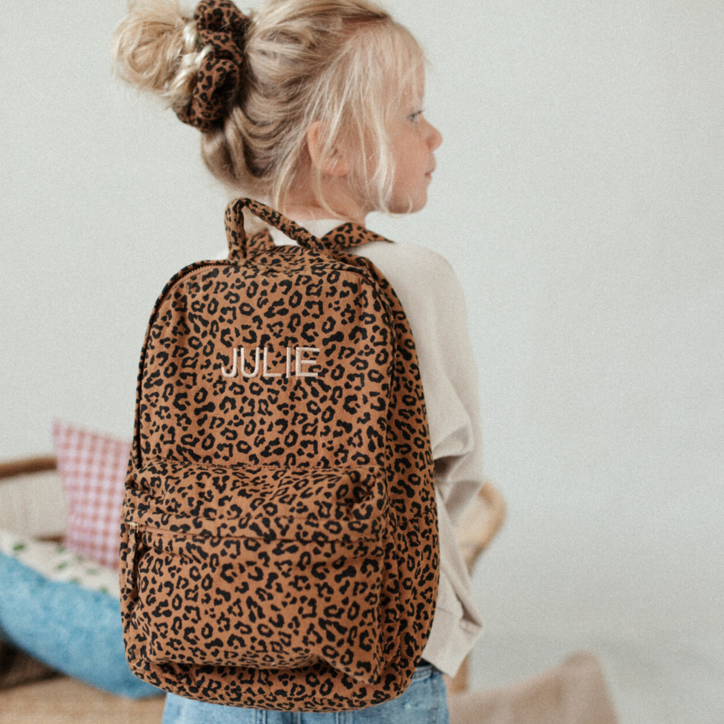 OVERSIZED LEOPARD SCRUNCHIE 