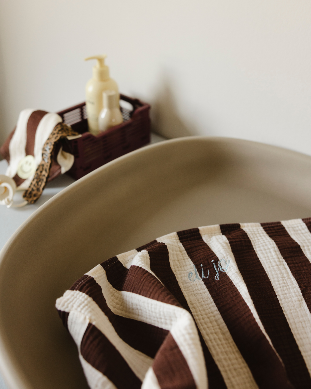 HUGE TOWEL | THE BROWN STRIPE